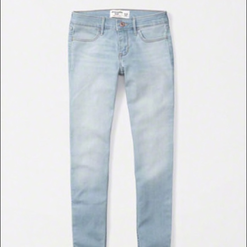 Light wash Abercrombie skinny jeans